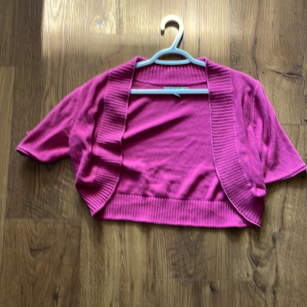 Pink cropped short sleeve sweater/shrug